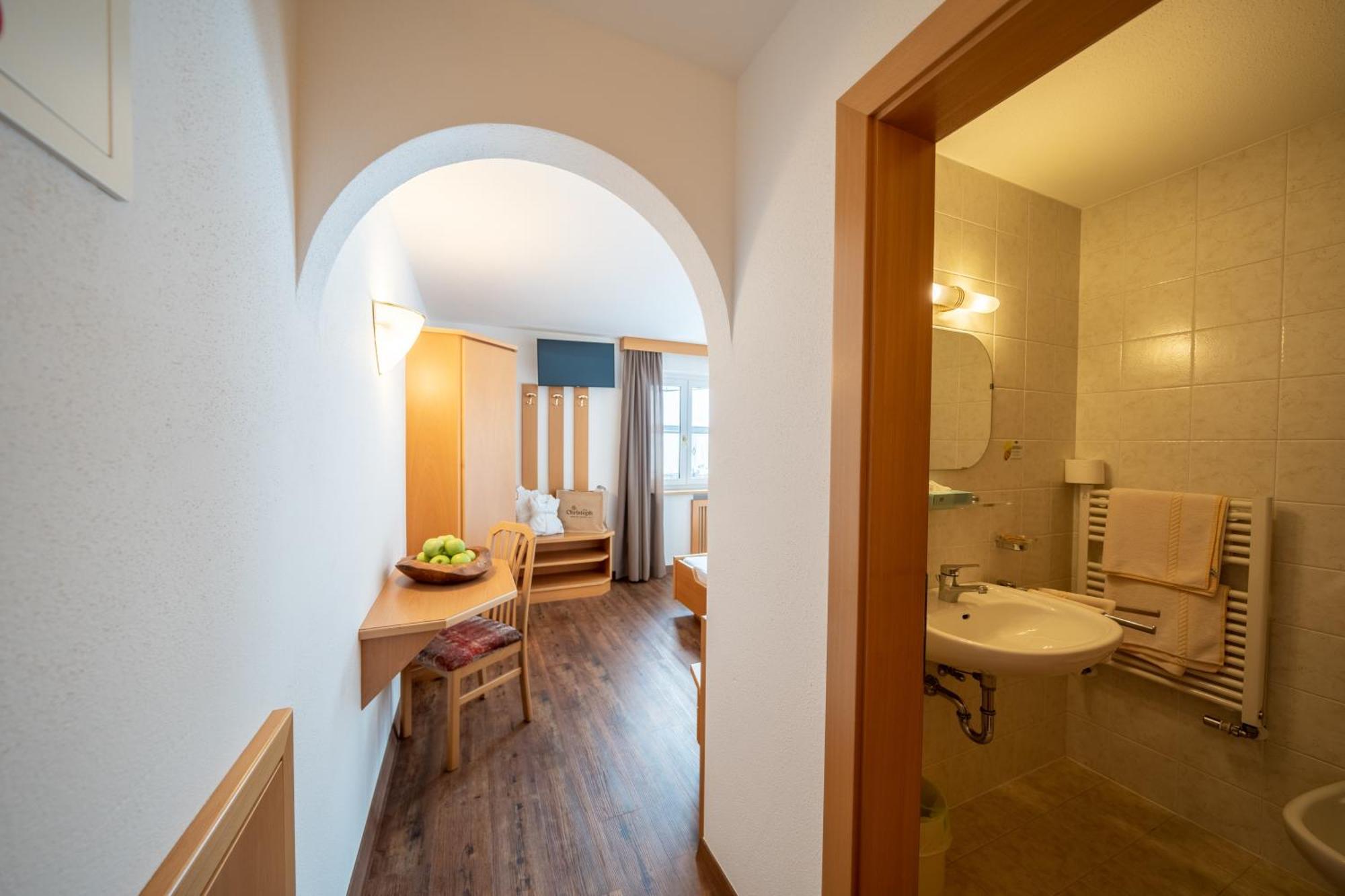 Hotel Christoph Olang Oda fotoğraf